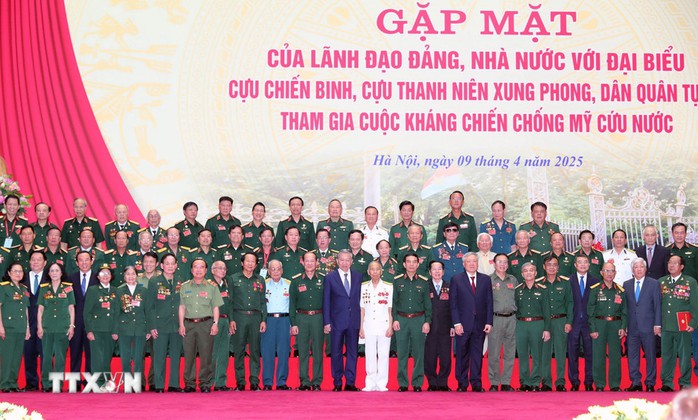 Mãi mãi khắc ghi công lao của những người
đã hiến dâng xương máu vì non sông gấm vóc- Ảnh 5. Mãi mãi khắc ghi công lao của những người
đã hiến dâng xương máu vì non sông gấm vóc- Ảnh 5.