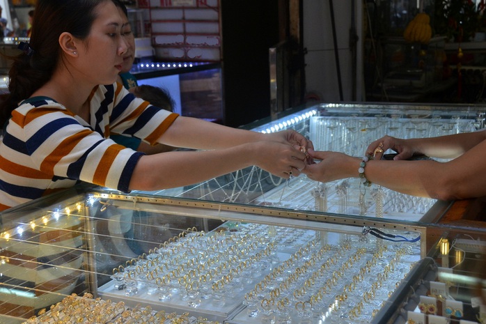 Giá vàng hôm nay 10-4: Tăng mạnh bất chấp Mỹ hoãn áp thuế mới- Ảnh 1. Giá vàng hôm nay 10-4: Tăng mạnh bất chấp Mỹ hoãn áp thuế mới- Ảnh 1.