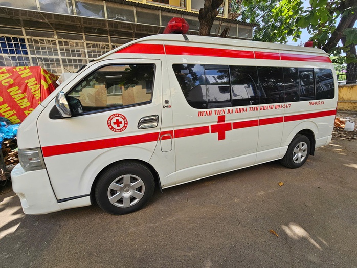 Khánh Hòa: Chấn chỉnh vụ xe cấp cứu "tranh giành" chở người bệnh về quê- Ảnh 4. Khánh Hòa: Chấn chỉnh vụ xe cấp cứu "tranh giành" chở người bệnh về quê- Ảnh 4.