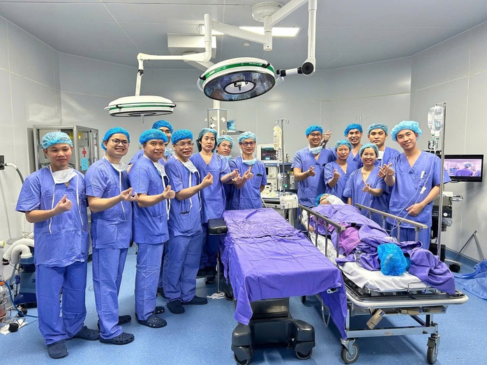 Bệnh viện tuyến tỉnh cùng lúc thực hiện 2 ca ghép thận từ người cho chết não- Ảnh 3. Bệnh viện tuyến tỉnh cùng lúc thực hiện 2 ca ghép thận từ người cho chết não- Ảnh 3.