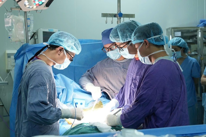 Bệnh viện tuyến tỉnh cùng lúc thực hiện 2 ca ghép thận từ người cho chết não- Ảnh 1. Bệnh viện tuyến tỉnh cùng lúc thực hiện 2 ca ghép thận từ người cho chết não- Ảnh 1.