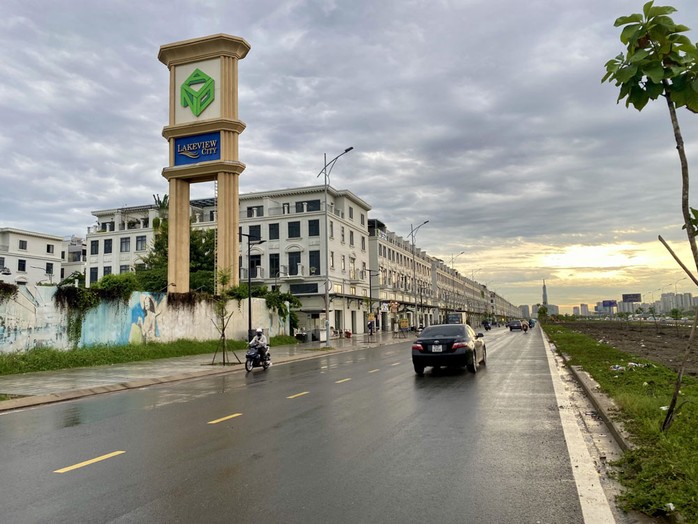Cấp sổ hồng cho hàng chục ngàn căn hộ - Ảnh 2. Cấp sổ hồng cho hàng chục ngàn căn hộ - Ảnh 1.