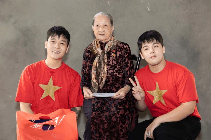 Khắc họa chân dung 57 Mẹ Việt Nam anh hùng - Ảnh 1.