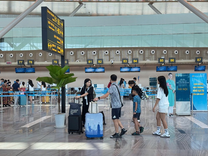 Phó thủ tướng yêu cầu xử lý dứt điểm sự cố kỹ thuật ở nhà ga T3 Tân Sơn Nhất- Ảnh 3. Phó thủ tướng yêu cầu xử lý dứt điểm sự cố kỹ thuật ở nhà ga T3 Tân Sơn Nhất- Ảnh 3.