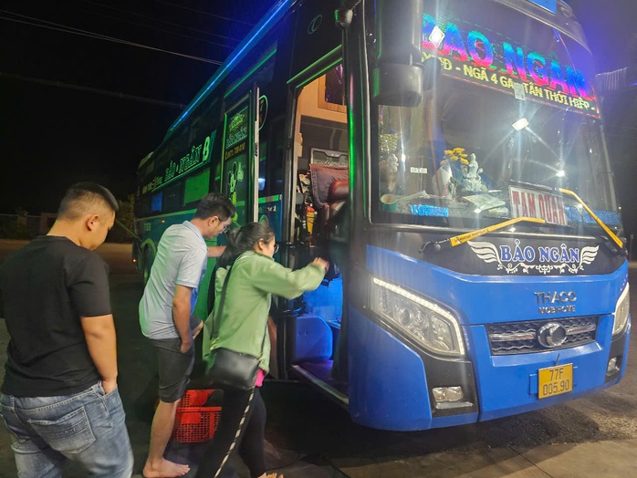 Chuyện lạ trong chuyến xe về quê dịp lễ 30-4 và 1-5- Ảnh 1. Chuyện lạ trong chuyến xe về quê dịp lễ 30-4 và 1-5- Ảnh 1.