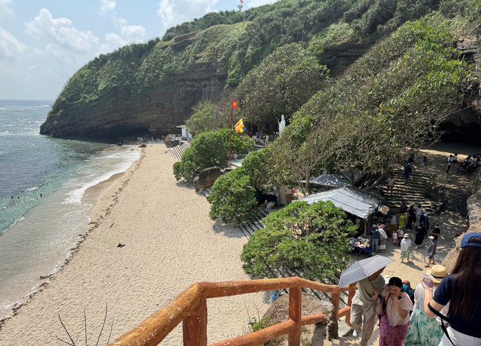 Chiêm bái ngôi chùa không sư trong hang đá triệu năm ở Lý Sơn- Ảnh 6. Chiêm bái ngôi chùa không sư trong hang đá triệu năm ở Lý Sơn- Ảnh 6.