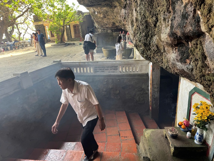 Chiêm bái ngôi chùa không sư trong hang đá triệu năm ở Lý Sơn- Ảnh 3. Chiêm bái ngôi chùa không sư trong hang đá triệu năm ở Lý Sơn- Ảnh 3.