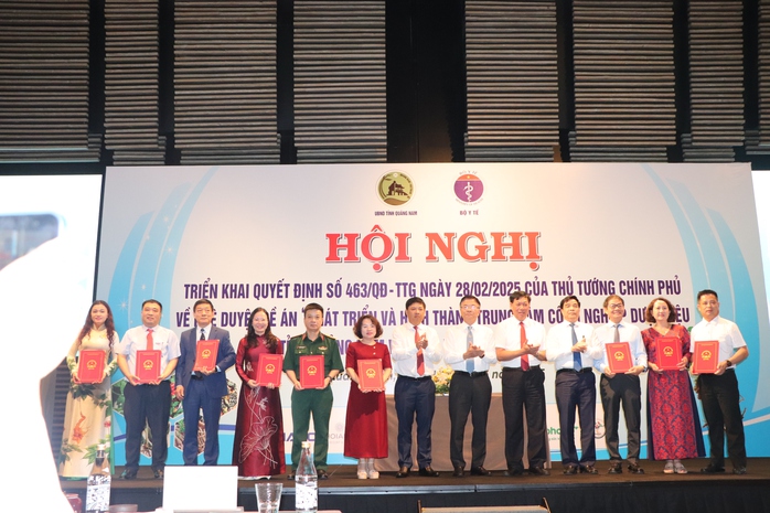 Phó Thủ tướng: Chung sức làm lớn, nhìn xa để đưa ngành dược liệu vươn tầm- Ảnh 3. Phó Thủ tướng: Chung sức làm lớn, nhìn xa để đưa ngành dược liệu vươn tầm- Ảnh 3.