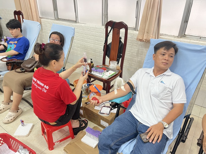 Khoảng 1.000 đoàn viên, công nhân ở Cần Thơ làm điều ý nghĩa - Ảnh 2.