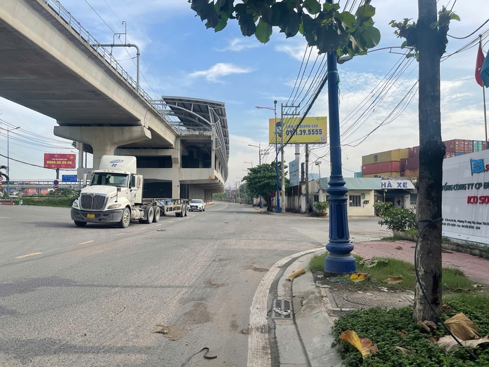 Phát hiện người đàn ông tử vong trên đường ở TP Thủ Đức - Ảnh 1.