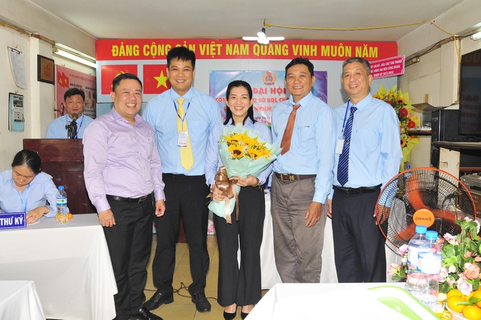 Vinh dự, tự hào khi được vào Đảng- Ảnh 1. Vinh dự, tự hào khi được vào Đảng- Ảnh 1.