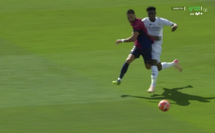 Trọng tài Hernández gây sốc cả Real Madrid lẫn Barcelona ở "El Clasico" - Ảnh 4.