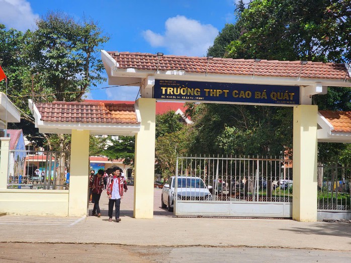Vụ nhiều học sinh 12 "tự nguyện" xin nghỉ học: Sở GD-ĐT tỉnh Đắk Lắk báo cáo Thường trực Tỉnh ủy- Ảnh 1. Vụ nhiều học sinh 12 "tự nguyện" xin nghỉ học: Sở GD-ĐT tỉnh Đắk Lắk báo cáo Thường trực Tỉnh ủy- Ảnh 1.