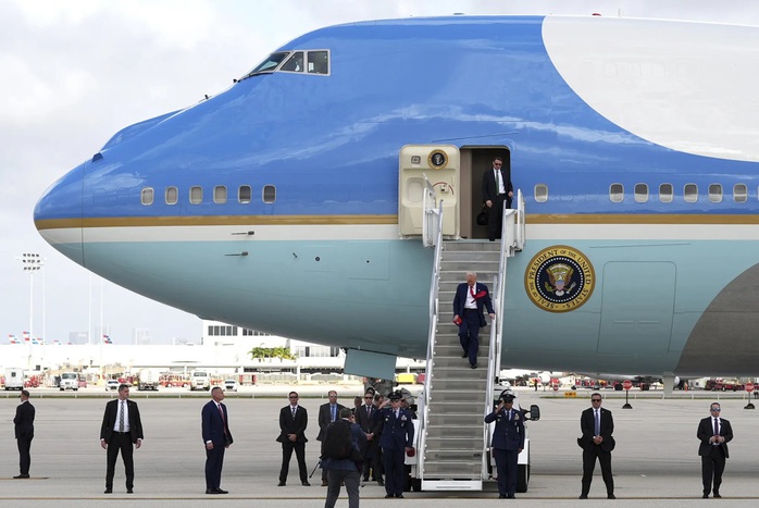 Qatar nói về thông tin tặng máy bay cho Tổng thống Donald Trump- Ảnh 1. Qatar nói về thông tin tặng máy bay cho Tổng thống Donald Trump- Ảnh 1.