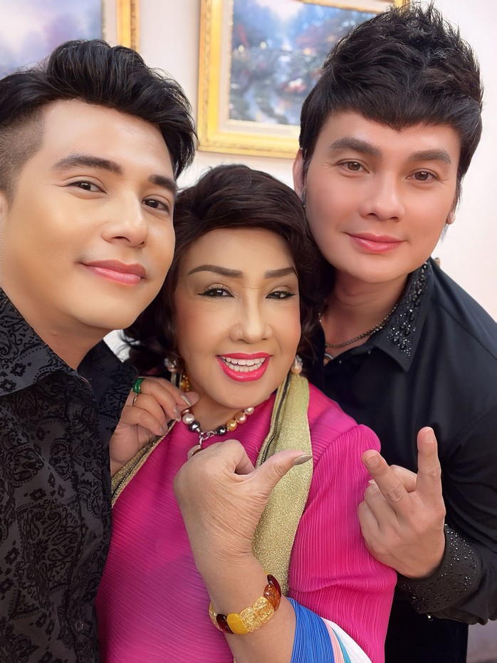 Cuộc hội ngộ đầy nước mắt của Lệ Thủy, Phượng Liên tại Mỹ - Ảnh 3.