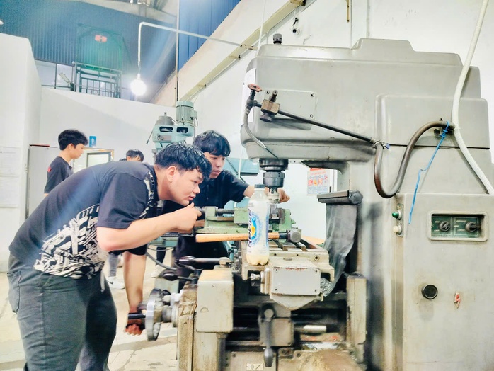 Nâng chất lượng nguồn nhân lực- Ảnh 1. Nâng chất lượng nguồn nhân lực- Ảnh 1.