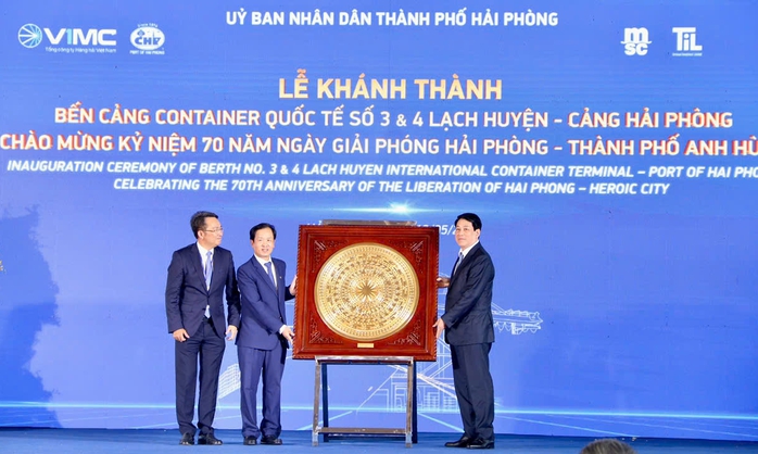 Chủ tịch nước dự lễ khánh thành cảng container quốc tế số 3 và 4 Lạch Huyện- Ảnh 3. Chủ tịch nước dự lễ khánh thành cảng container quốc tế số 3 và 4 Lạch Huyện- Ảnh 3.