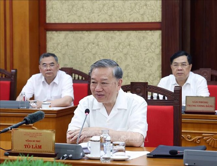 Tổng Bí thư Tô Lâm: Lấy ý kiến nhân dân về dự thảo sửa đổi, bổ sung Hiến pháp bảo đảm đúng tiến độ- Ảnh 2. Tổng Bí thư Tô Lâm: Lấy ý kiến nhân dân về dự thảo sửa đổi, bổ sung Hiến pháp bảo đảm đúng tiến độ- Ảnh 2.