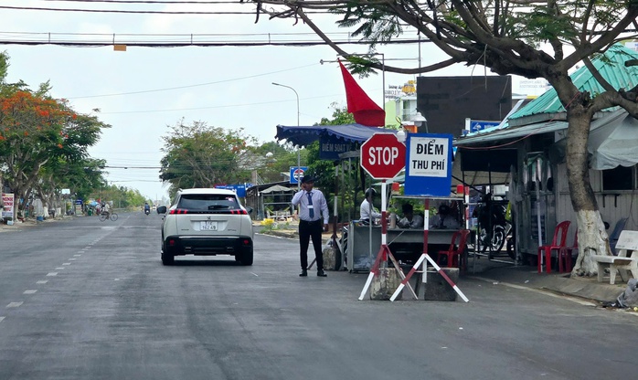 NÓNG: Chủ tịch tỉnh An Giang chỉ đạo tháo dỡ những trạm thu phí không phù hợp ở Núi Sam - Ảnh 1.