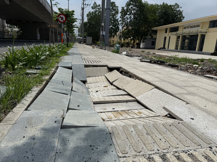 Nhanh chóng tái lập vỉa hè- Ảnh 1. Nhanh chóng tái lập vỉa hè- Ảnh 1.
