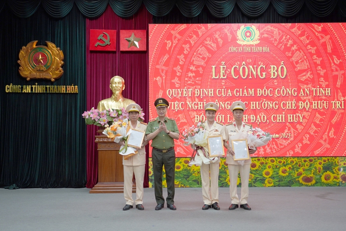 18 lãnh đạo, chỉ huy trong Công an Thanh Hóa nghỉ hưu trước tuổi- Ảnh 1. 18 lãnh đạo, chỉ huy trong Công an Thanh Hóa nghỉ hưu trước tuổi- Ảnh 1.
