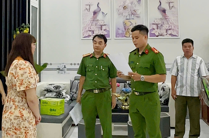 Lật mặt 2 đối tượng lừa đảo chiếm đoạt tài sản qua mạng - Ảnh 3.