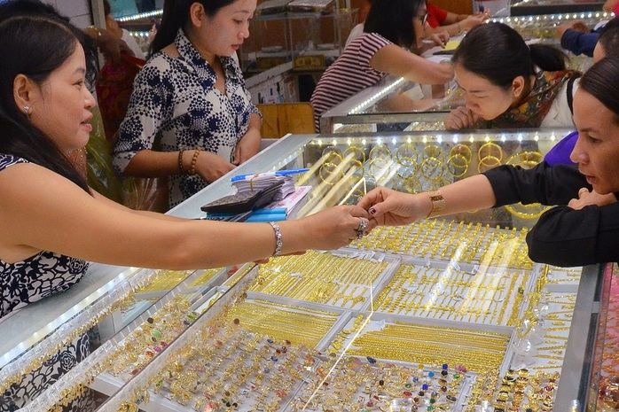 Giá vàng hôm nay, 15-5: Lao dốc đáng kể, đua nhau chốt lời- Ảnh 1. Giá vàng hôm nay, 15-5: Lao dốc đáng kể, đua nhau chốt lời- Ảnh 1.