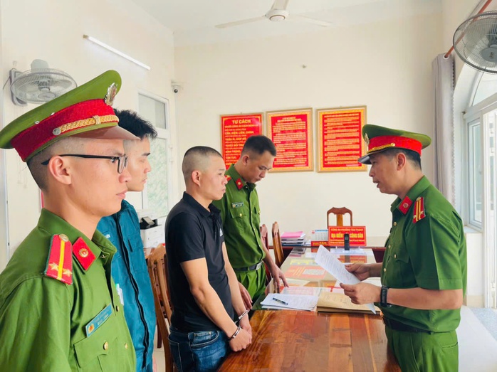 Người đàn ông đi xe lăn ở Quảng Nam bị kẻ gian lừa đổi vé số trúng thưởng - Ảnh 1.