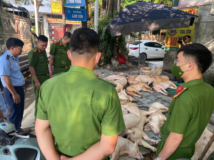 Thực phẩm giả tràn lan: Ai chịu trách nhiệm?- Ảnh 1. Thực phẩm giả tràn lan: Ai chịu trách nhiệm?- Ảnh 1.