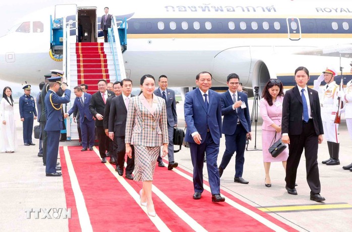 Thủ tướng Thái Lan Paetongtarn Shinawatra bắt đầu thăm chính thức Việt Nam- Ảnh 4. Thủ tướng Thái Lan Paetongtarn Shinawatra bắt đầu thăm chính thức Việt Nam- Ảnh 4.
