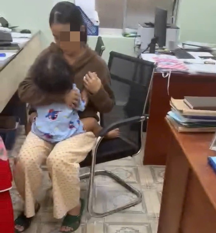 Tạm dừng hoạt động nhóm trẻ tại Mũi Né sau vụ cháu bé 3 tuổi bị phát hiện thương tích - Ảnh 2.