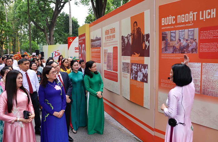 Khắc họa tầm vóc, giá trị di sản của Chủ tịch Hồ Chí Minh - Ảnh 1.
