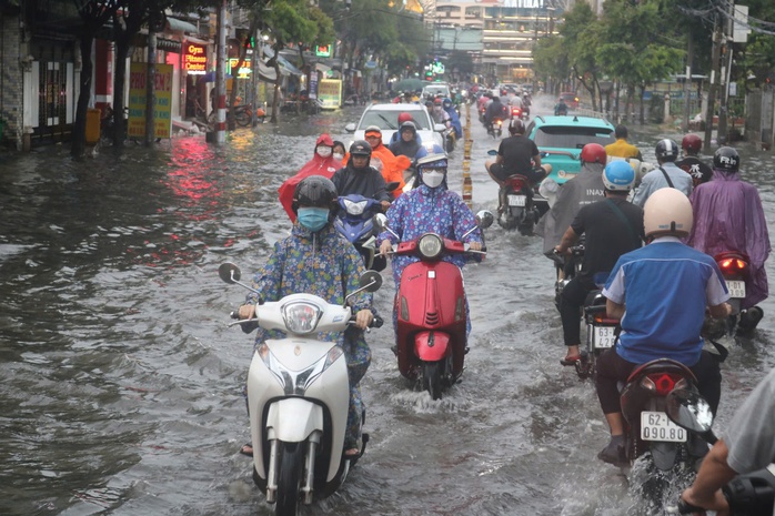 Cận cảnh những lần "rốn ngập" Lê Đức Thọ, Nguyễn Văn Khối gây khiếp đảm cho người đi đường - Ảnh 6.