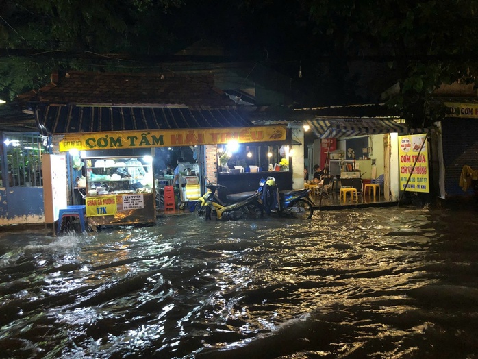 Cận cảnh những lần "rốn ngập" Lê Đức Thọ, Nguyễn Văn Khối gây khiếp đảm cho người đi đường - Ảnh 7.