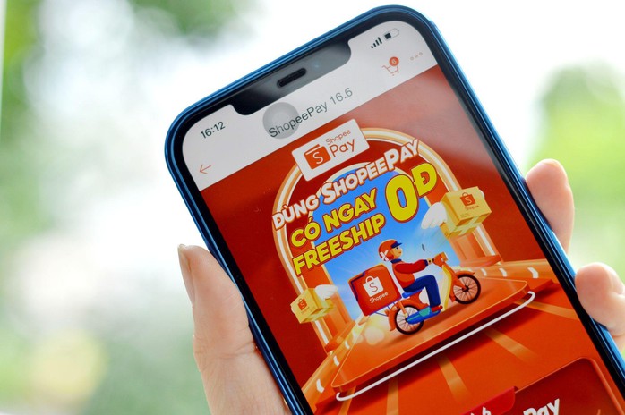 ShopeePay bất ngờ thông báo thu phí duy trì tài khoản từ 16-5 - Ảnh 1.