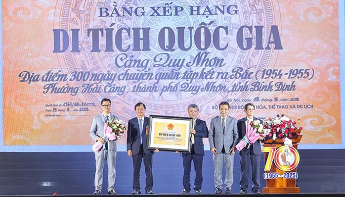 Bình Định long trọng kỷ niệm 70 năm chuyển quân tập kết ra Bắc- Ảnh 4.