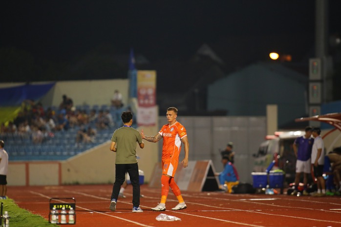 V-League 2024-2025: CLB Đà Nẵng tạm thoát vị trí cuối bảng xếp hạng - Ảnh 3.