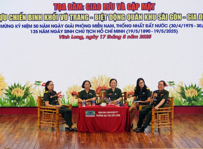 Các cựu chiến sĩ Biệt động Sài Gòn giao lưu với sinh viên Trường ĐH Cửu Long- Ảnh 3. Các cựu chiến sĩ Biệt động Sài Gòn giao lưu với sinh viên Trường ĐH Cửu Long- Ảnh 3.