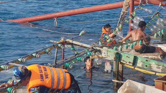 Giữ bình yên nơi đầu sóng - Ảnh 2.