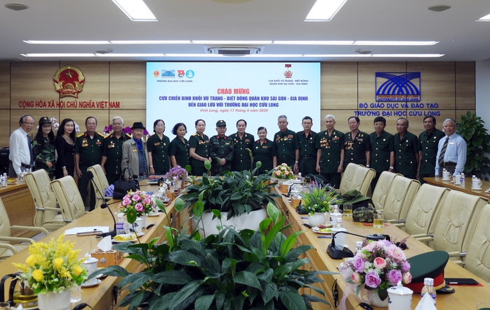 Các cựu chiến sĩ Biệt động Sài Gòn giao lưu với sinh viên Trường ĐH Cửu Long- Ảnh 5. Các cựu chiến sĩ Biệt động Sài Gòn giao lưu với sinh viên Trường ĐH Cửu Long- Ảnh 5.