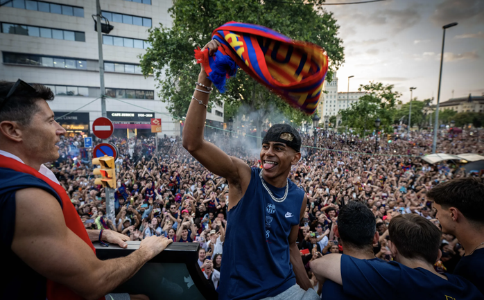 Lamine Yamal ký hợp đồng 6 năm với Barcelona, phí giải phóng 1 tỉ euro - Ảnh 3.
