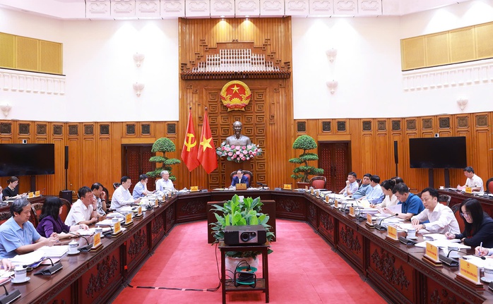 Thủ tướng Phạm Minh Chính: Xác định lộ trình miễn viện phí cho nhân dân sớm nhất có thể- Ảnh 2.