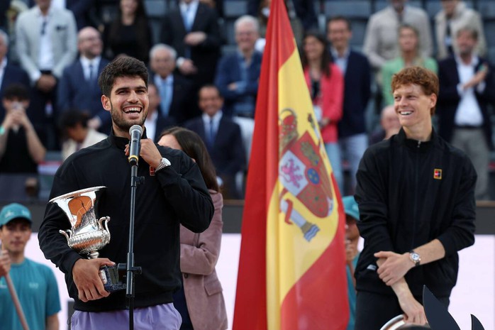 Alcaraz hạ Sinner lần thứ 4, vô địch Rome Masters- Ảnh 2. Alcaraz hạ Sinner lần thứ 4, vô địch Rome Masters- Ảnh 2.