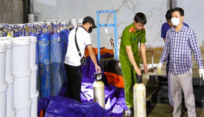 Công an Thanh Hóa tạm giữ 137 tấn nguyên liệu sản xuất "khí cười"- Ảnh 1. Công an Thanh Hóa tạm giữ 137 tấn nguyên liệu sản xuất "khí cười"- Ảnh 1.