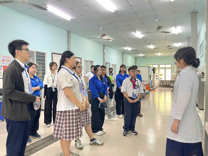 Học sinh TP HCM khám phá vũ trụ, trải nghiệm làm sinh viên- Ảnh 7. Học sinh TP HCM khám phá vũ trụ, trải nghiệm làm sinh viên- Ảnh 7.