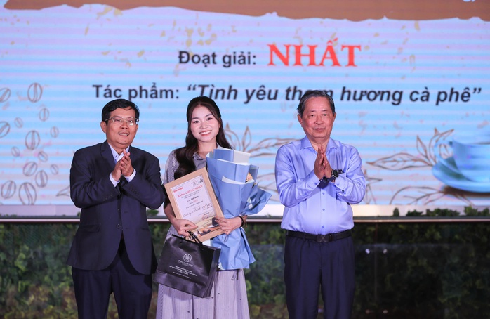 Viết nên những giá trị không thể đong đếm của trà, cà phê- Ảnh 1. Viết nên những giá trị không thể đong đếm của trà, cà phê - Ảnh 1.