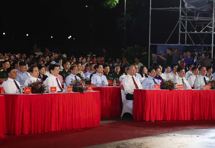 Tổng Bí thư Tô Lâm và lãnh đạo Đảng, Nhà nước dự chương trình nghệ thuật "Người là Hồ Chí Minh - Ảnh 1.