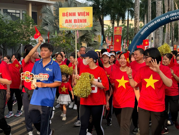 Sôi nổi Chương trình đi bộ Cán bộ, công chức, viên chức, doanh nghiệp Quận 5- Ảnh 5. Sôi nổi Chương trình đi bộ Cán bộ, công chức, viên chức, doanh nghiệp Quận 5- Ảnh 5.