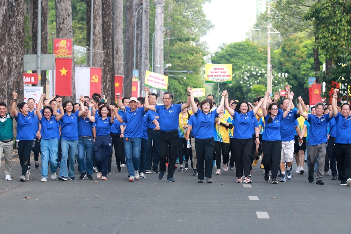 Sôi nổi Chương trình đi bộ Cán bộ, công chức, viên chức, doanh nghiệp Quận 5- Ảnh 9. Sôi nổi Chương trình đi bộ Cán bộ, công chức, viên chức, doanh nghiệp Quận 5- Ảnh 9.