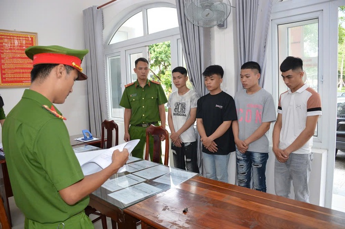Bắt giữ nhóm thanh niên "hỗn chiến" ở Quảng Nam- Ảnh 1. Bắt giữ nhóm thanh niên "hỗn chiến" ở Quảng Nam- Ảnh 1.